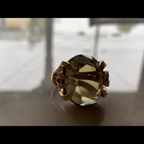 Resizable goldtone glam cocktail ring - Picture 4 of 4